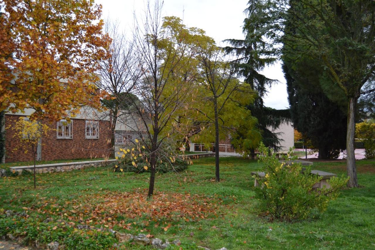 Hotel Residencia Universitaria Cardenal Cisneros Alcalá de Henares Zewnętrze zdjęcie