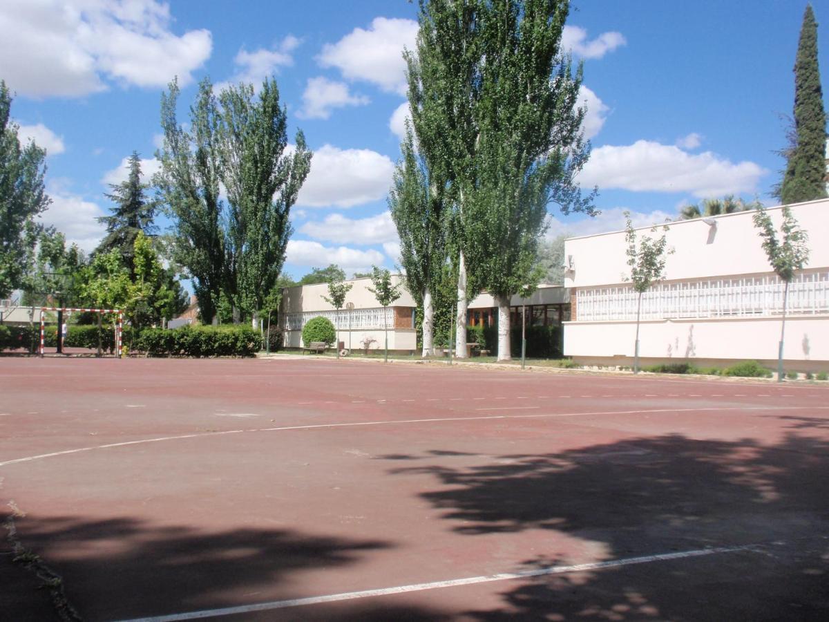 Hotel Residencia Universitaria Cardenal Cisneros Alcalá de Henares Zewnętrze zdjęcie